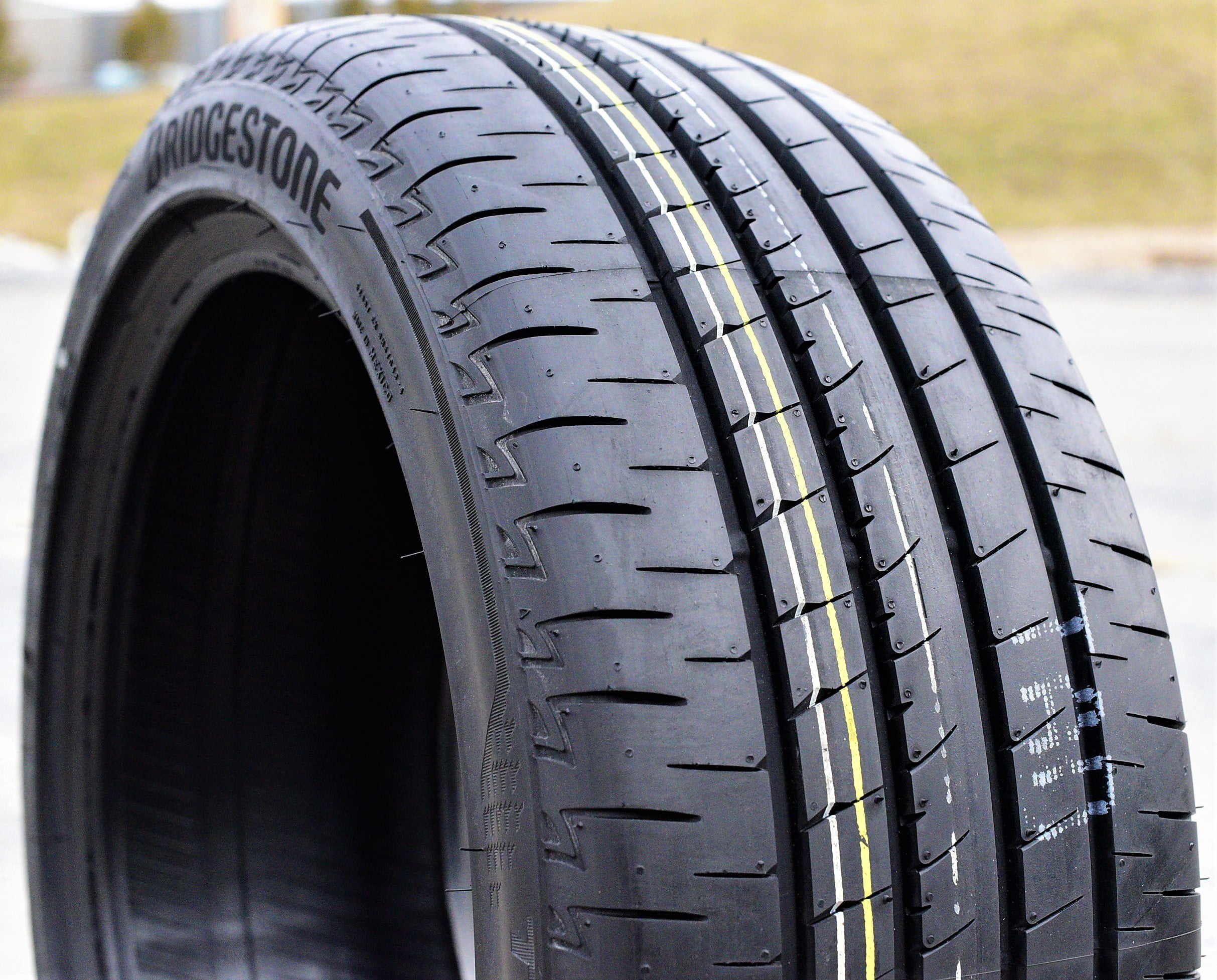 Defender LTX M/S All-Season 275/65R18 116T Tire
