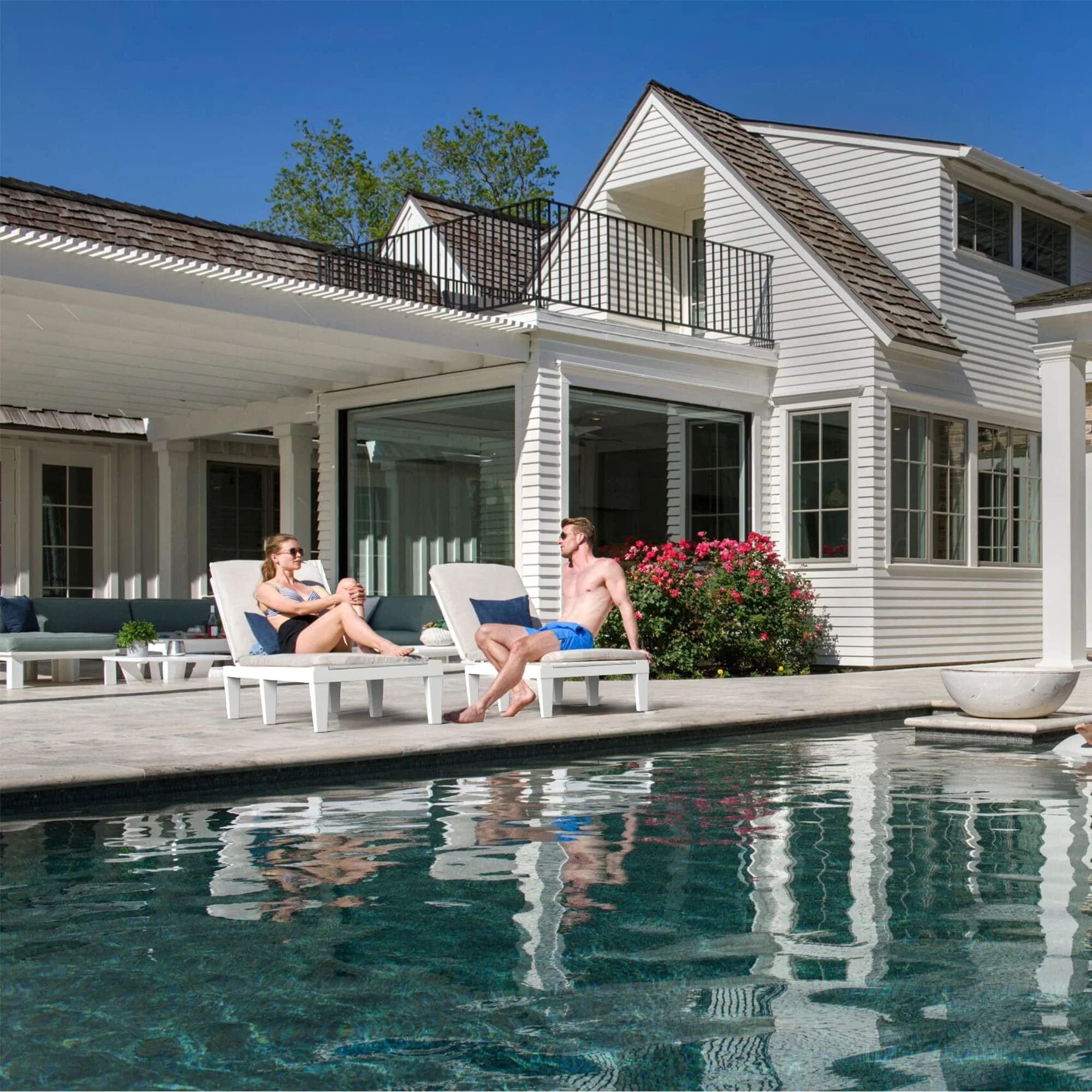Outdoor Chaise Lounge Chairs Set of 4 with Adjustable Backrest. Sturdy Loungers