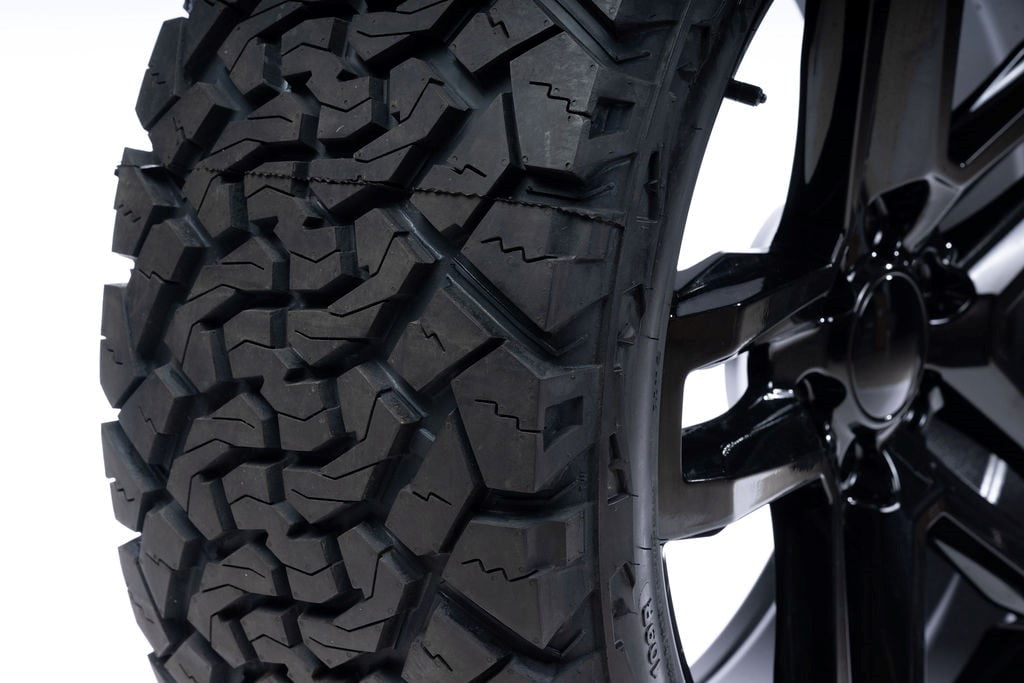 Power Terra Hunter X/T All Terrain 275/55R20 117T XL Light Truck Tire